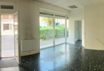 Local commercial à louer - Pied du tram  à Grenoble - 38000