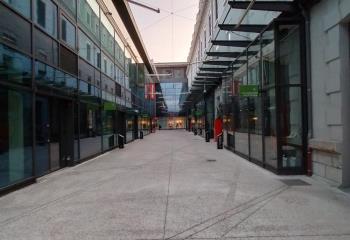 Local commercial à louer - Caserne de Bonne  à Grenoble - 38000