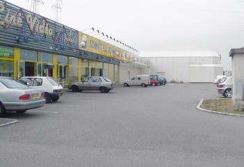 Location local commercial - Axe passant  à Illzach - 68110