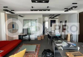 Location local commercial La Rochelle (17000) - 75 m²  à La Rochelle - 17000