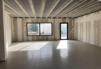 Location local commercial - Proche rocade  à Léognan - 33850