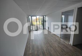 Location local commercial Les Essarts-le-Roi (78690) - 65 m²  aux Essarts-le-Roi - 78690