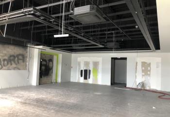 Location local commercial Méru (60110) - 256 m²  à Méru - 60110