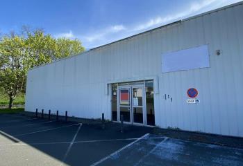 Local commercial à louer - Grand parking  à Montceau-les-Mines - 71300