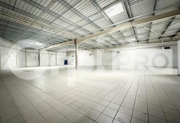 Location local commercial Montluçon (03100) - 870 m²  à Montluçon - 03100