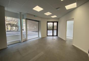 Location local commercial Paris 15 (75015) - 115 m²  à Paris 15 - 75015