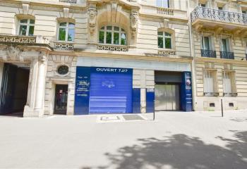 Location local commercial Paris 17 (75017) - 1015 m²  à Paris 17 - 75017