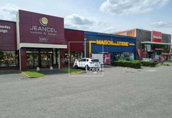 Location local commercial - RD 607  à Pringy - 77310