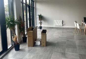 Local commercial à louer - Rive Gauche, proche transports  à Rouen - 76000