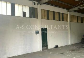 Local commercial à louer - Parkings extérieurs  à Saint-Jean-de-Maurienne - 73300