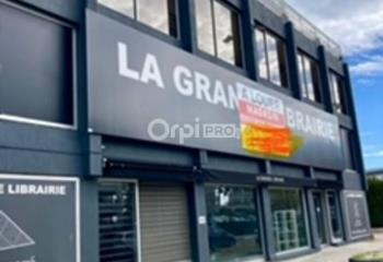 Location local commercial Saint-Laurent-du-Var (06700) - 1000 m²  à Saint-Laurent-du-Var - 06700