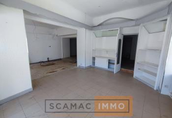 Local commercial à la location à  à Saint-Mitre-les-Remparts - 13920