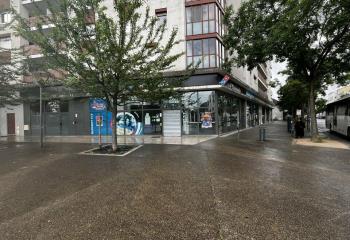 Location local commercial Saint-Priest (69800) - 321 m²