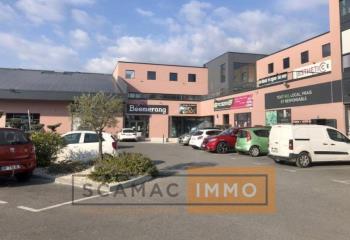 Location local commercial Salon-de-Provence (13300) - 500 m²  à Salon-de-Provence - 13300