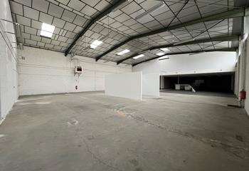Location bureaux centre, 6 places de stationnement et local à vélos  à Toulouse - 31000