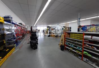 Local commercial à louer - Zone Industrielle des Auréats  à Valence - 26000