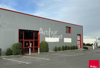 Local d'activité à louer - Entrée zone commerciale  à Bain-de-Bretagne - 35470