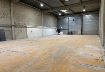 Location entrepôt - Proche A86 et RER A