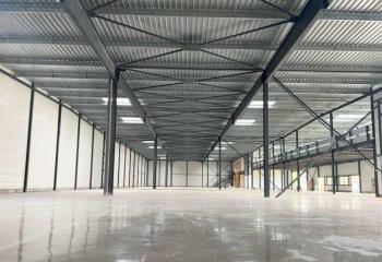 Location entrepôt - Proche A86 et RER C  à Buc - 78530