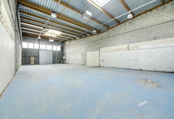 Location entrepôt - Proche A12 et Paris  à Coignières - 78310