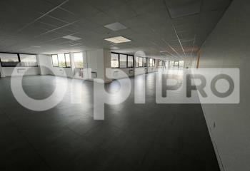 Location activité/entrepôt Combs-la-Ville (77380) - 3668 m²  à Combs-la-Ville - 77380