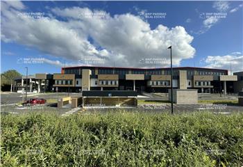 Location locaux d'activité - Proximité autoroutes  à Élancourt - 78990
