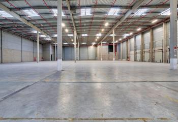 Location entrepôt - Proche gare et A13  à Gargenville - 78440