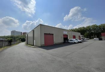 Local d'activité à louer - Proche A13 et bus