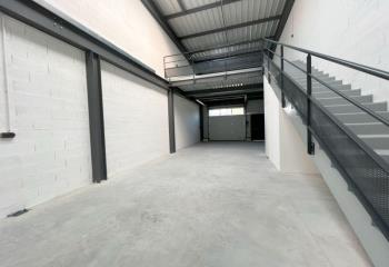 Location activité/entrepôt Les Clayes-sous-Bois (78340) - 130 m²  aux Clayes-sous-Bois - 78340