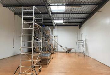 Locaux d'activités à louer - Proche A89 et A6  à Lozanne - 69380