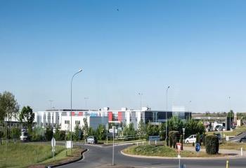 Location activité/entrepôt Neuville-de-Poitou (86170) - 140 m²  à Neuville-de-Poitou - 86170