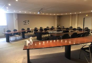 Local d'activité à louer - Centre-ville, parking intérieur  à Orléans - 45000