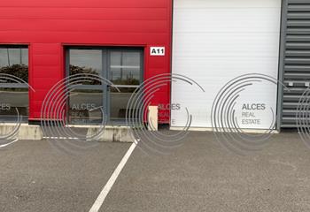 Location local d'activité - Parc sécurisé  à Saint-Jean-d'Illac - 33127