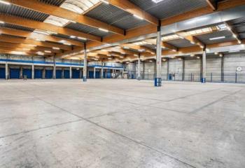 Location entrepôt - Proximité A104 et RER A  à Saint-Thibault-des-Vignes - 77400