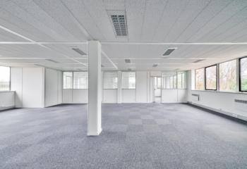 Location entrepôt - Proximité A4 et RER A  à Saint-Thibault-des-Vignes - 77400