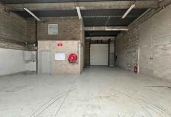 Location entrepôt - Proximité A4 et RER A  à Saint-Thibault-des-Vignes - 77400