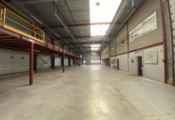 Location entrepôt - Proximité A5 et RER  à Savigny-le-Temple - 77176