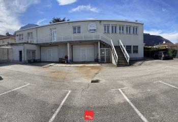 Bâtiment indépendant à louer - Proche tram et autoroute  à Seyssinet-Pariset - 38170