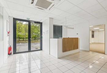 Location activité/entrepôt Tremblay-en-France (93290) - 2068 m²  à Tremblay-en-France - 93290
