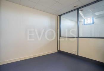 Location activité/entrepôt Vaux-le-Pénil (77000) - 1601 m²  à Vaux-le-Pénil - 77000