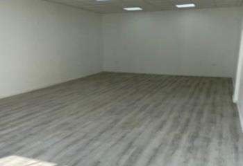 Location entrepôt - Proche A86 et RER C  à Villeneuve-la-Garenne - 92390