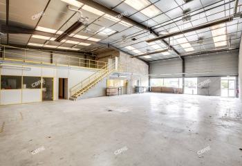 Location entrepôt - Proche Paris et autoroutes A12/A13  à Voisins-le-Bretonneux - 78960