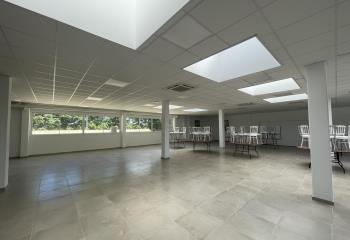 Vente bureaux - Proche aéroport Beauvais et gare SNCF  à Bresles - 60510