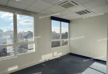 Vente de bureaux avec espace kitchenette  à Cesson-Sévigné - 35510