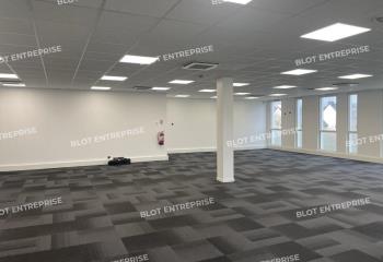 Vente bureaux - Proche Rennes Sud, axe Rennes/Nantes et aéroport  à Chartres-de-Bretagne - 35131