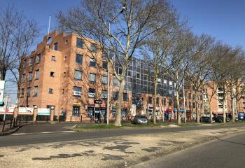 Vente bureaux - Proche RER D, Tram et Centre Commercial Evry II  à Courcouronnes - 91080