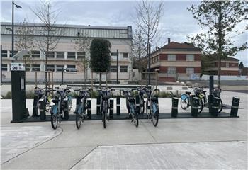 Vente bureaux - Proche Orléans Nord et RD 2020  à Fleury-les-Aubrais - 45400