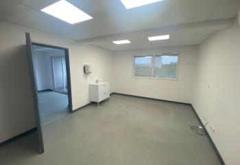 Vente bureaux - Proche centre commercial et polyclinique  à Lormont - 33310