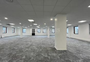 Vente bureaux - Proche gare, autoroutes et aéroport Lyon Saint-Exupéry  à Montluel - 01120