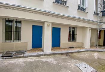 Bureau à vendre, proche métro République, immeuble ravalé  à Paris 10 - 75010